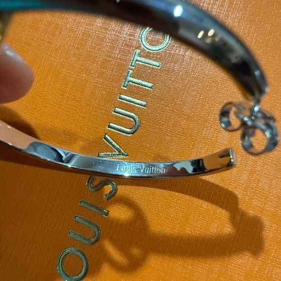 New with tag LV hoop earnings Louis Vuitton earrings - Picture 7 of 7